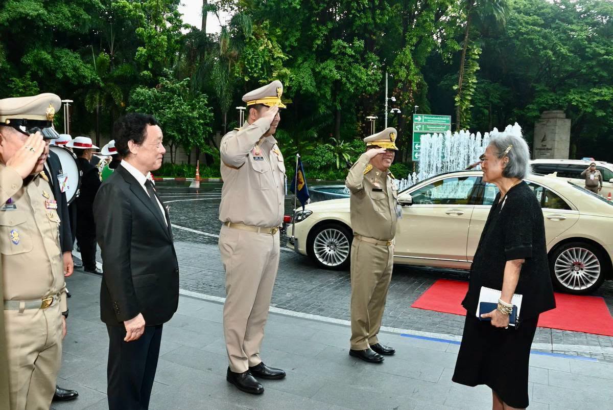 title - สำนักงานการปฏิรูปที่ดินเพื่อเกษตรกรรม ร่วมเฝ้าฯ รับเสด็จ สมเด็จพระกนิษฐาธิราชเจ้า กรมสมเด็จพระเทพรัตนราชสุดา ฯ สยามบรมราชกุมารี เสด็จพระราชดำเนินไปทรงเปิดงานเทิดพระเกียรติและน้อมรำลึก ในพระมหากรุณาธิคุณของสมเด็จพระนางเจ้าสิริกิติ์ พระบรมราชินีนาถ พระบรมราชชนนีพันปีหลวง “ภูษา ธัญญา ราชินี”